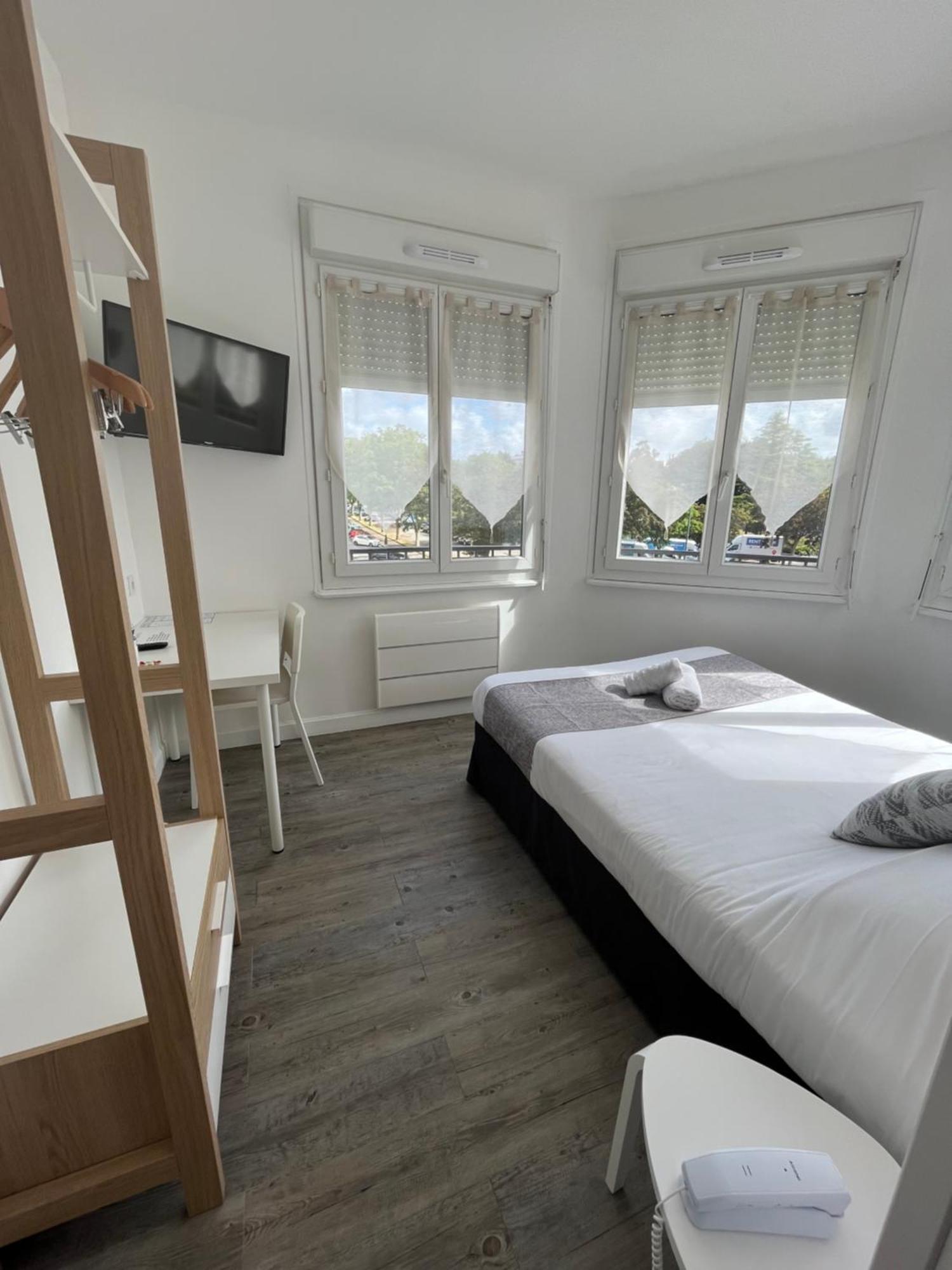 Hotel Agena Brest Exteriör bild